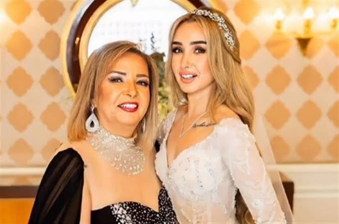 والدة هنا الزاهد مذيعة لأول مرة على قناة 